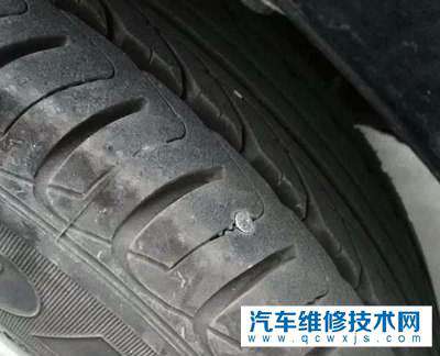 汽車輪胎中間扎了釘子要換胎嗎？專業(yè)建議與實(shí)際處理指南